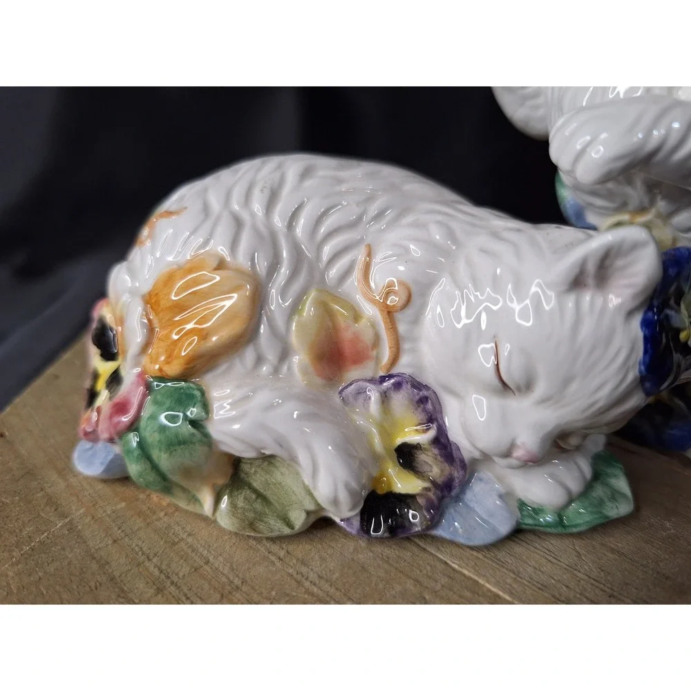 Vintage Style White Kitten Cat Pansy Floral Ceramic Salt and Pepper Shakers Set